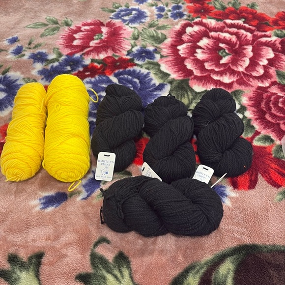 Bartlett Yarns 1 Skein Black 100% wool 2 Ply 210 Yards 4 Oz Made in Maine USA - Picture 2 of 6